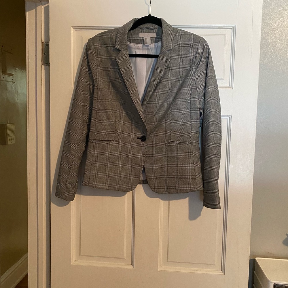 Black and white one button jacket